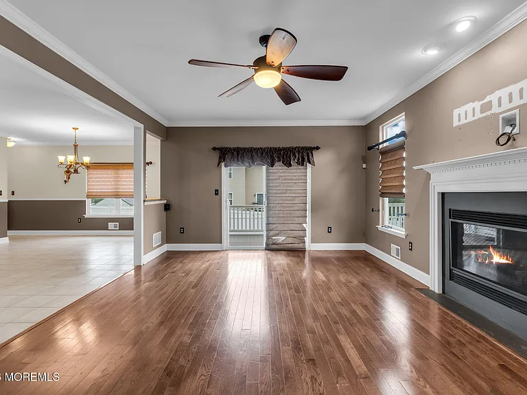 12 Sanford St — Photo 11