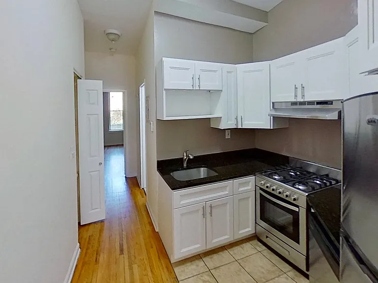 112 Sussex St — Photo 9