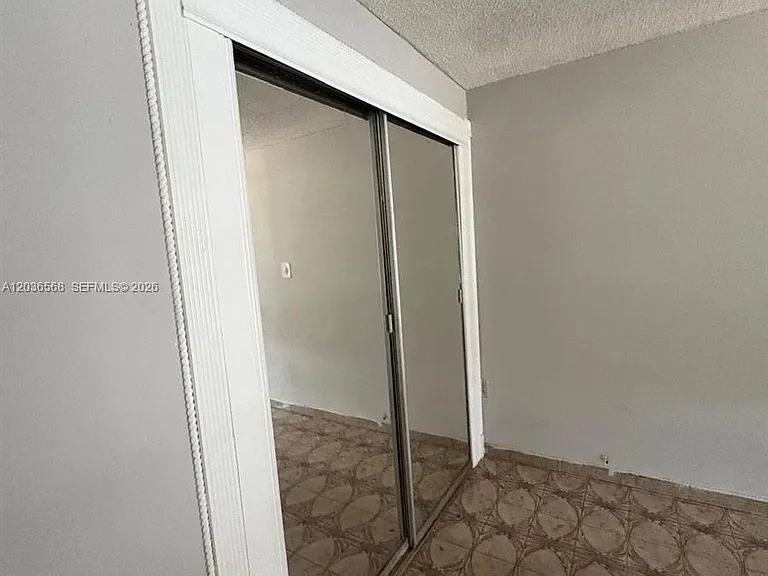 610 NE 4th Pl — Photo 1