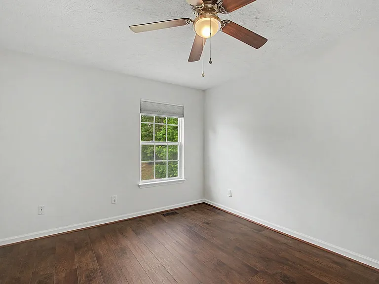304 Brittania Dr — Photo 13