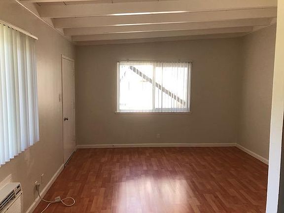 2nd image of 330 Ventura Ave #4