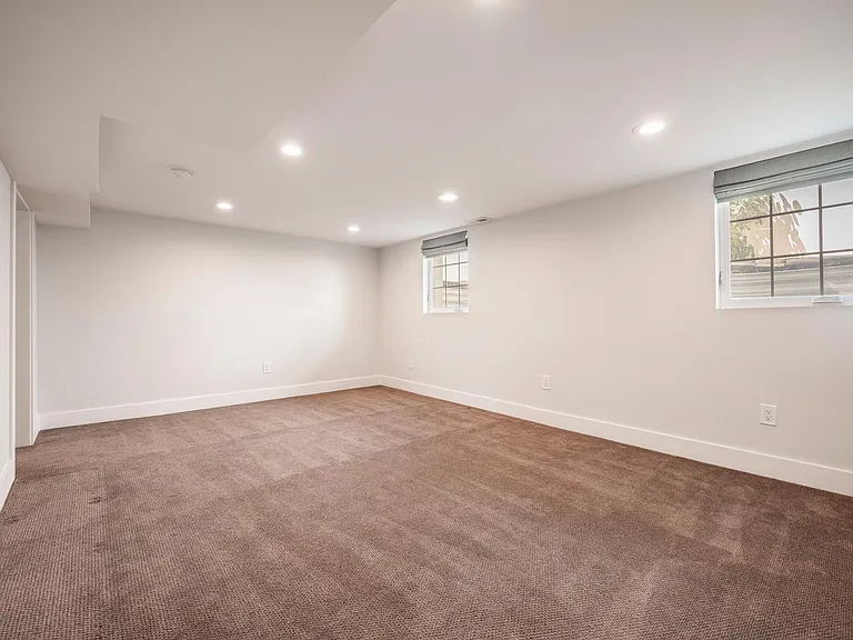 2545 S Filmore St E — Photo 23