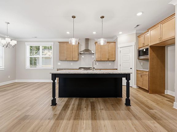 4th image of 1110 Brookfield Dr
