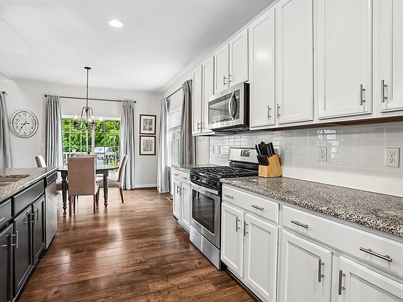 5th image of 427 Green Meadow Dr