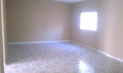 Beautiful 3 Bedroom 1 Bath House! — Photo 2