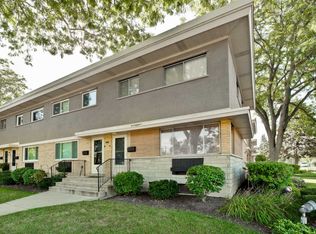 602 S Milwaukee Ave APT A, Libertyville, IL