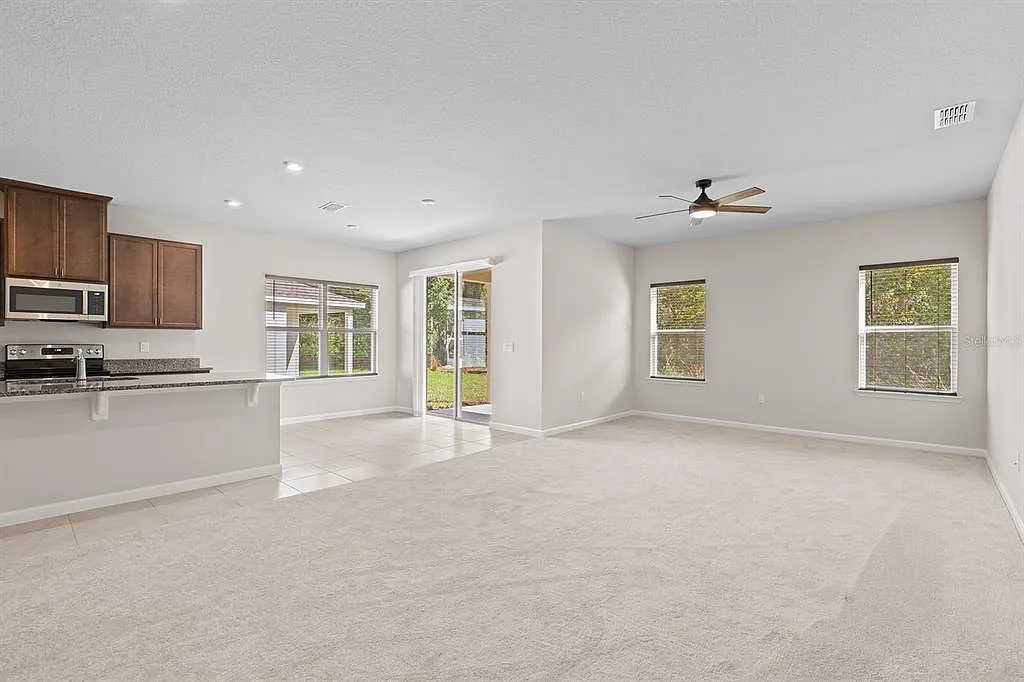 4 bed, 3.0 bath, 2341 sqft, $2,600 — Photo 4