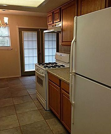5th image of 621 NW 115th St