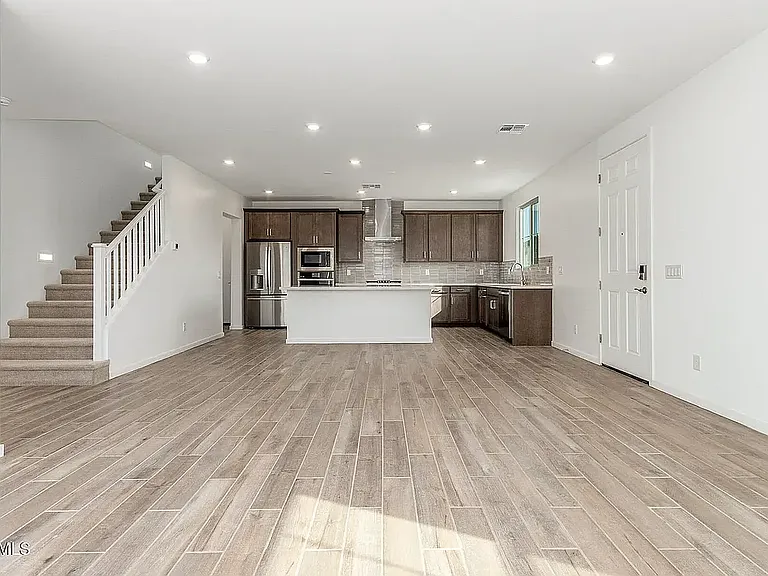 2488 W Rowel Rd — Photo 10