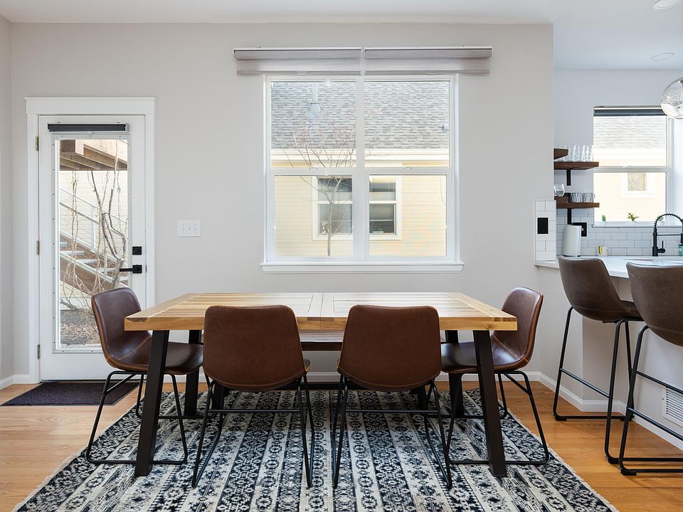 Dining area & access to side deck