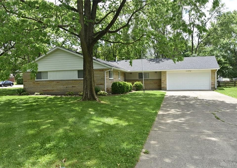 1st image of 79 Larchmere Dr