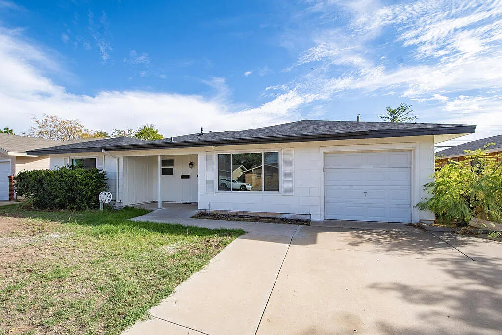 3 bed, 2.0 bath, 2116 sqft, $2,200 — Photo 3