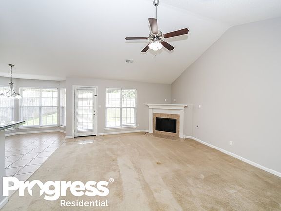 4th image of 8295 Willow Dr