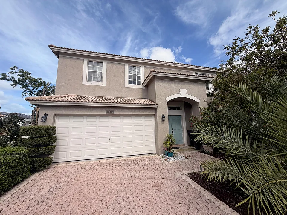 1226 Avondale Ln