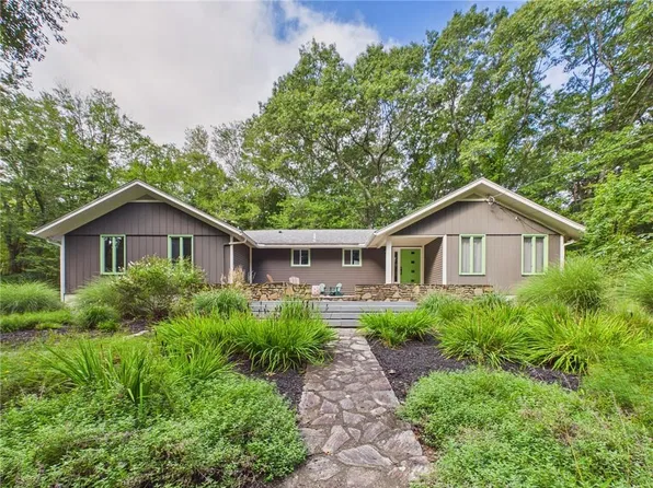 90 Brookside Dr, East Greenwich, RI 02818