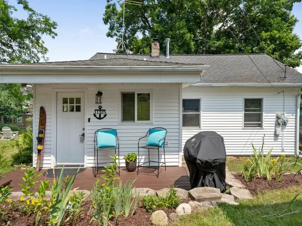 11325 Outer Dr, Pinckney, MI 48169