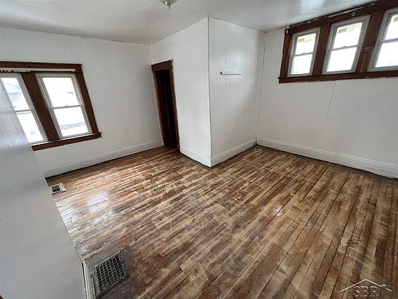 4th image of 412 S 15th St