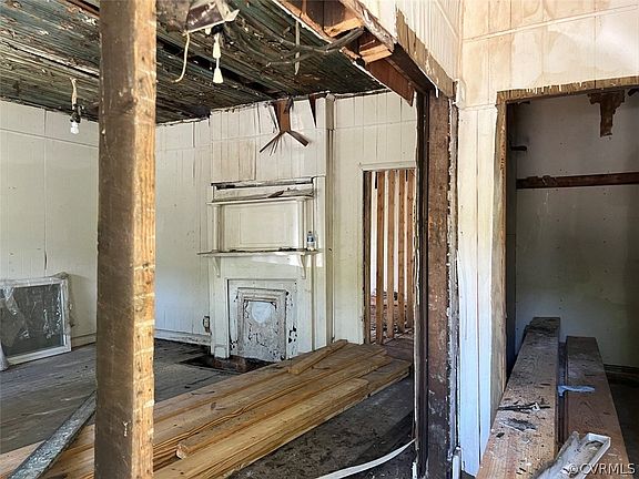 2nd image of 1212 Oakwood Ave