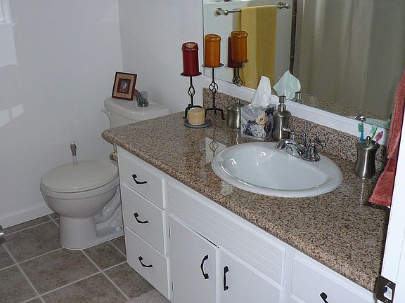 4th image of 6113 East Dr