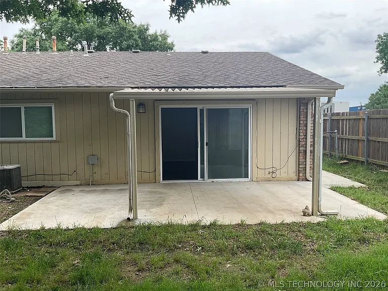 3230 S Lakewood Ave — Photo 18