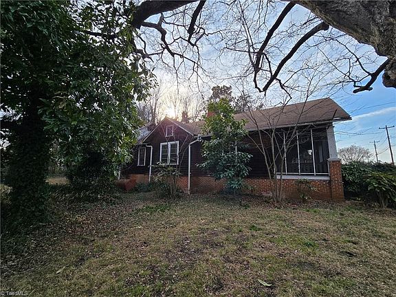 3rd image of 232 Burlington Ave