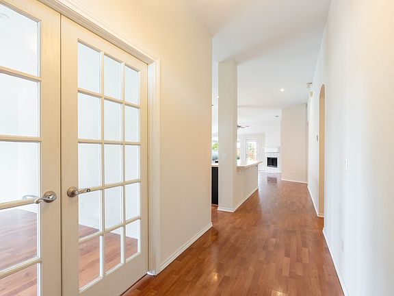 5th image of 2110 Wisteria Way