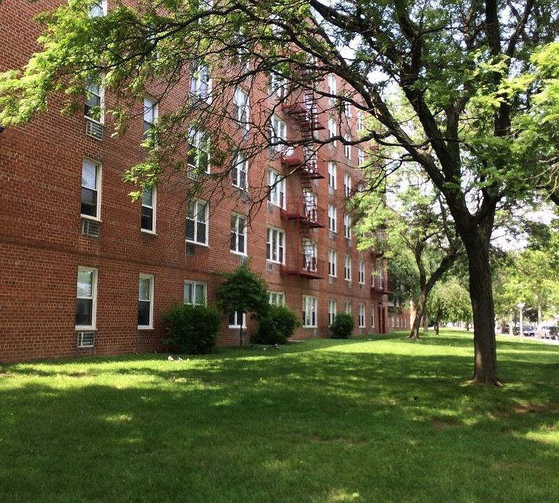 1st image of 675 Tysens Ln APT 2W