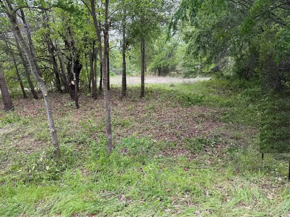 341 Schooner Rd, Mabank, TX 75156