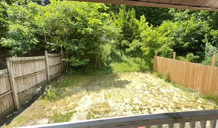303 Lexington Ct — Photo 17