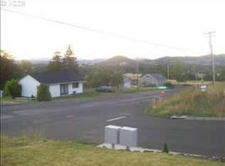 109 W Flangas Ave, Roseburg, OR 97471