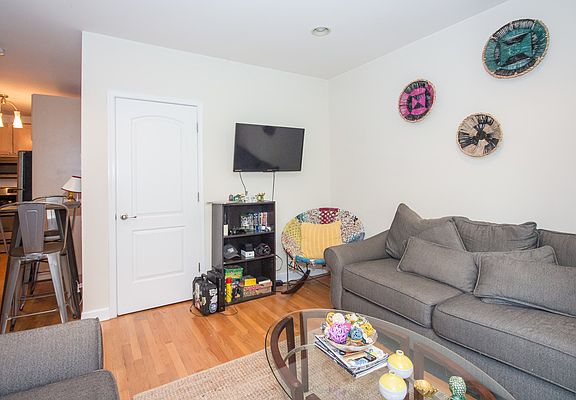 4th image of 1617 W Fargo Ave APT 1S