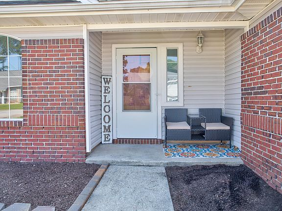 4th image of 443 Bridgewater Ct