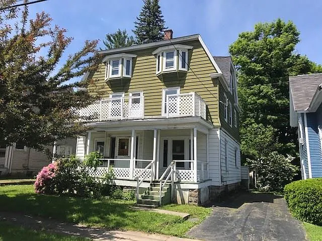 136 Prospect St photo 1