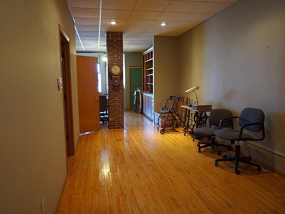 4th image of 204 S Riverview St