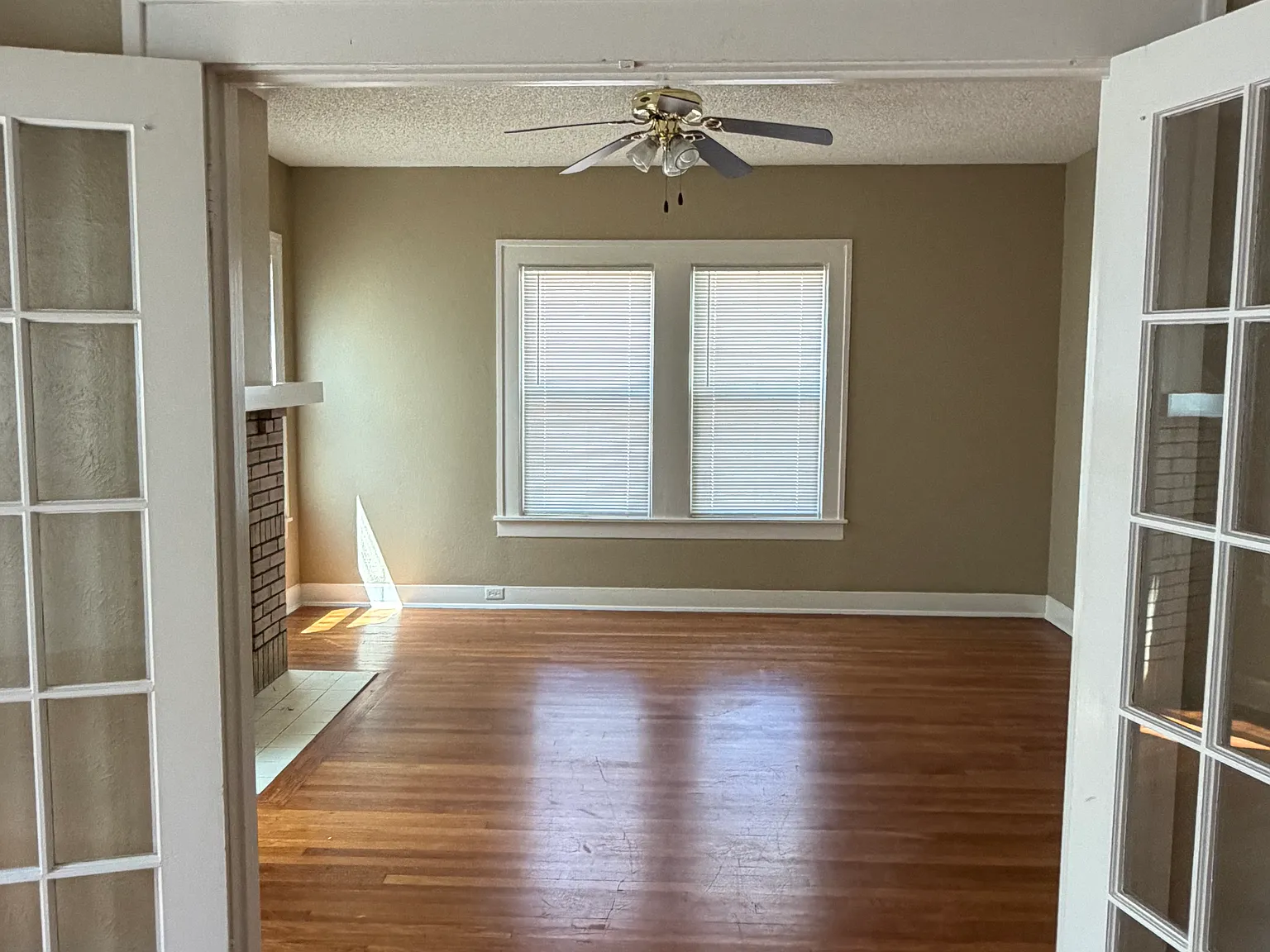 1 bed, 1200 sqft, $1,300 — Photo 4