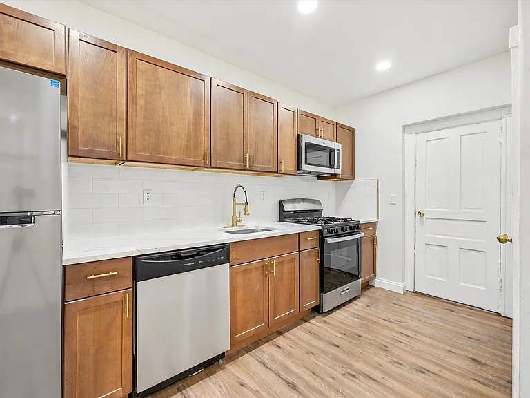 235 N Creighton St — Photo 12