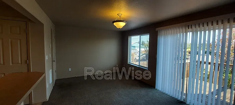 3 bed, 2.0 bath, 1260 sqft, $1,995 — Photo 2