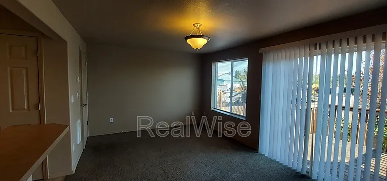 5719 NE 135th Ave — Photo 2
