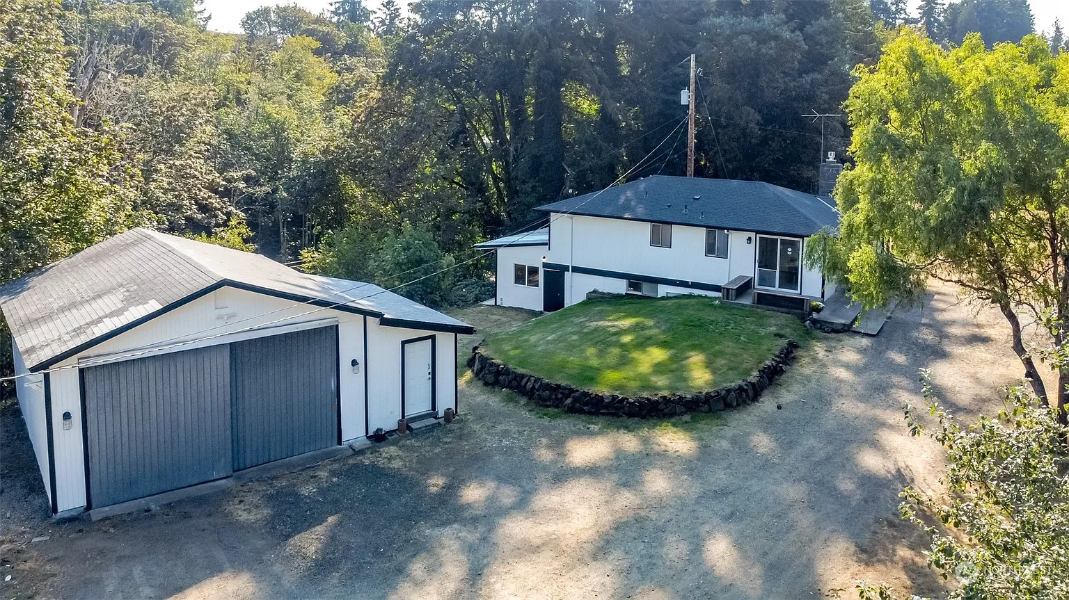 361 Maple Avenue photo 1