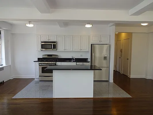Rented by Central Park South Associates | media 5