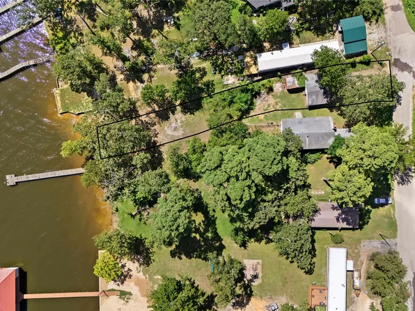 907 Beachside Dr, Chandler, TX 75758