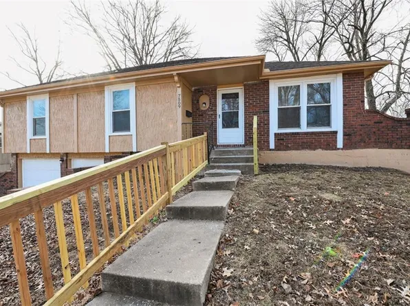 7509 E 127th St, Grandview, MO 64030