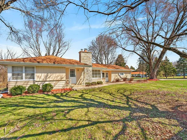 19030 Brookdale DRIVE, Brookfield, WI 53045