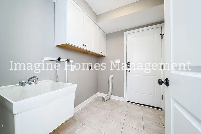 2351 Columbia Rd — Photo 12