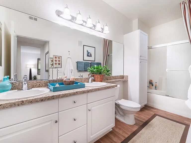 Estancia Apartment Homes — Photo 14