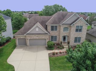 539 Cole Dr, South Elgin, IL 60177