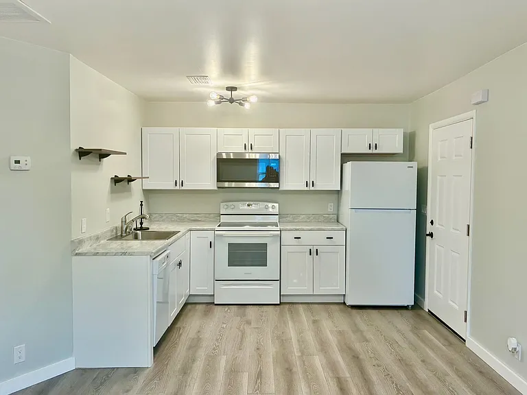 28 Sebastian Ave #C — Photo 4