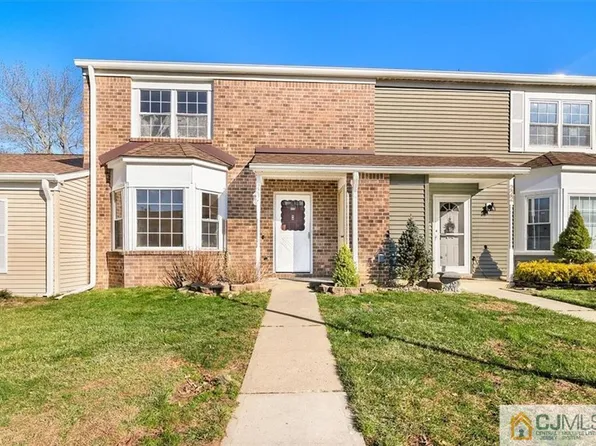 223 Yorkshire Ct, Old Bridge, NJ 08857