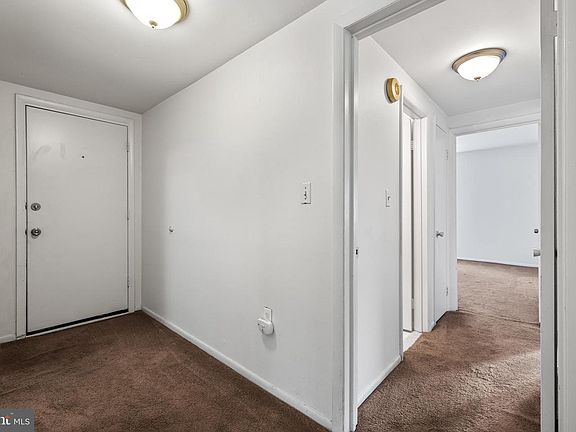 4th image of 19 Hamill Rd #19E