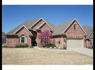 5504 S Lancaster Dr, Rogers, AR 72758